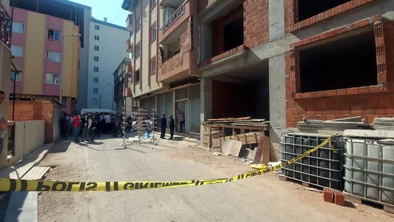 İzmir'de inşaatın balkonundan düşen işçi hayatını kaybetti