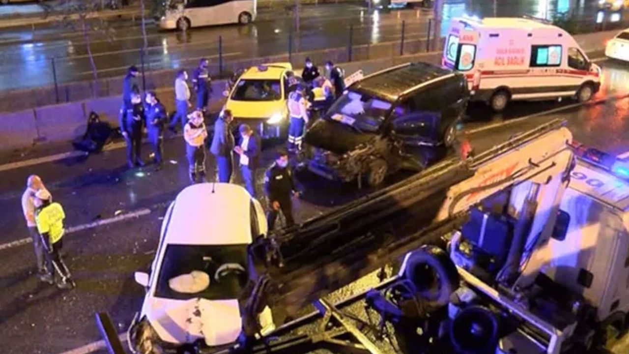 Kadıköy'de zincirleme kaza: Yaralılar var
