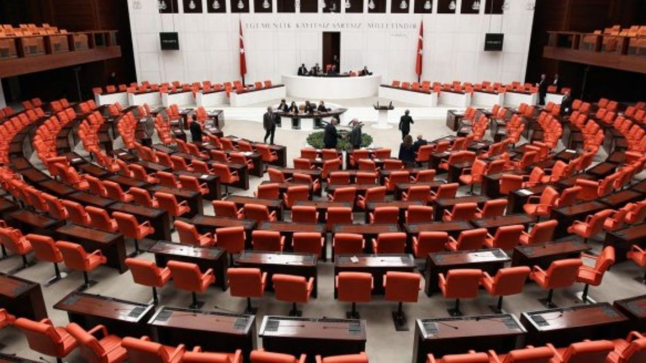 Meclis’te Kobani tartışması: AKP’li Eronat, Demirtaş’a 'katil' dedi
