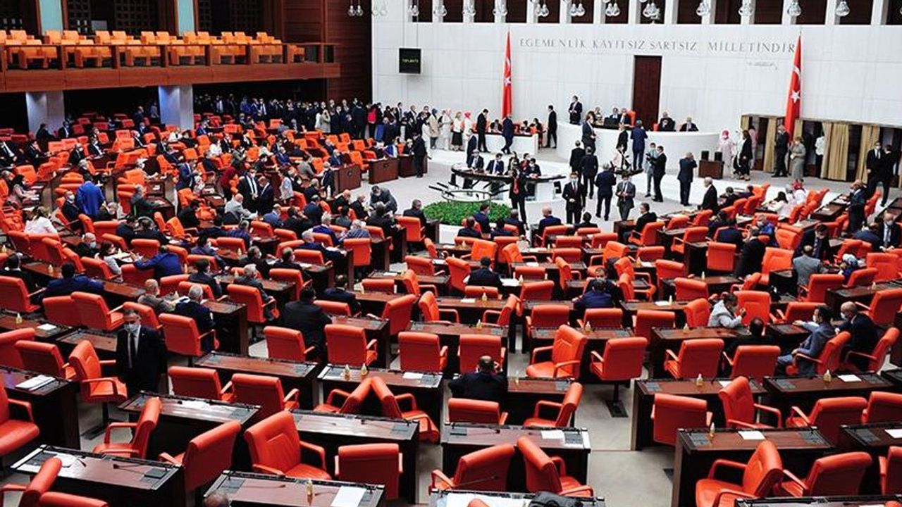 AKP'li Ünal: Beşinci Yargı Paketi'ni TBMM Başkanlığı'na sunduk
