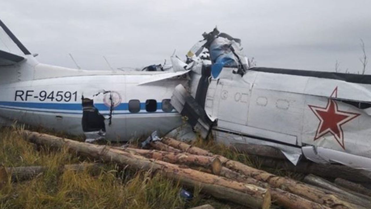 Rusya’da paraşütçüleri taşıyan L-410 uçağı düştü: Ölü ve yaralılar var