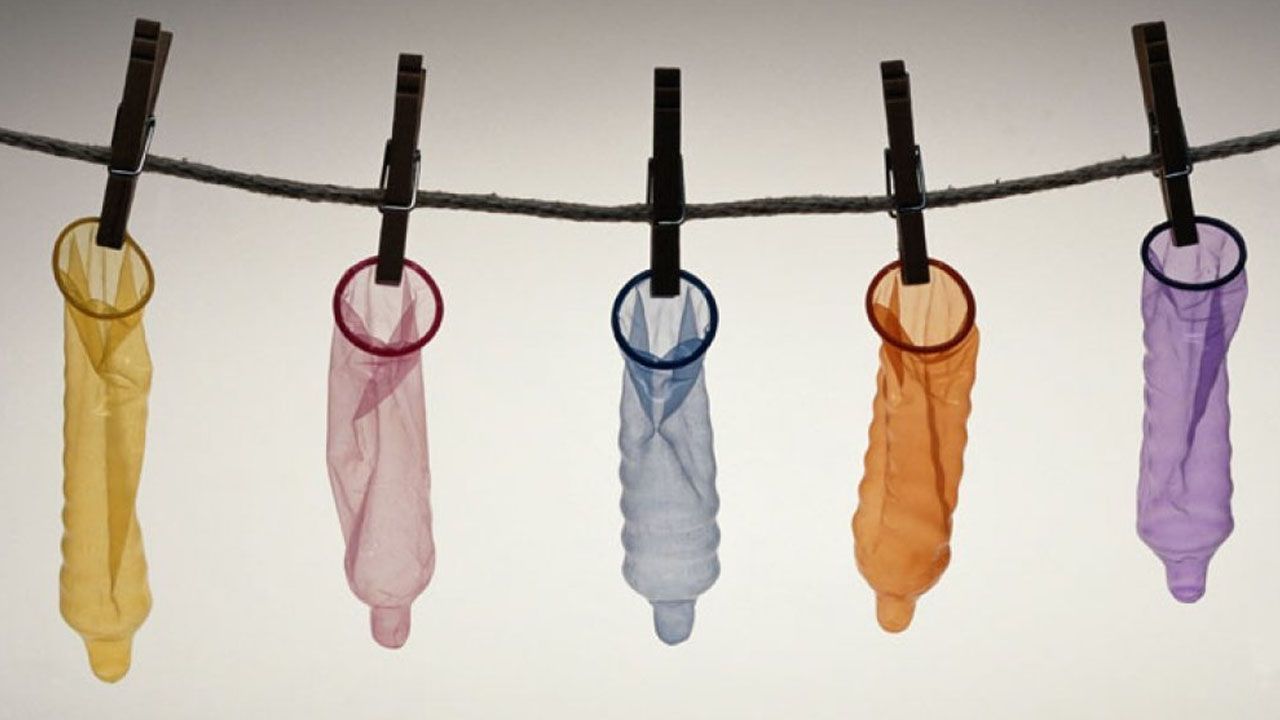 Fransa'da 18-25 yaş arası gençlere ücretsiz prezervatif