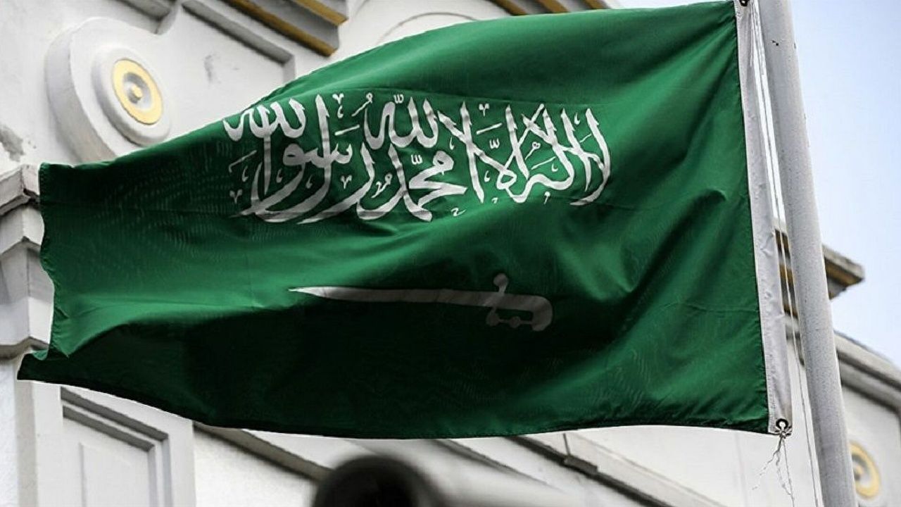 Suudi Arabistan, Lübnan Büyükelçisi'ni sınır dışı ediyor