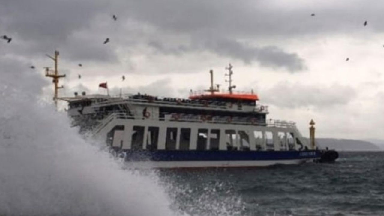 İzmir, Çanakkale ve Bursa'da deniz ulaşımına 'lodos' engeli