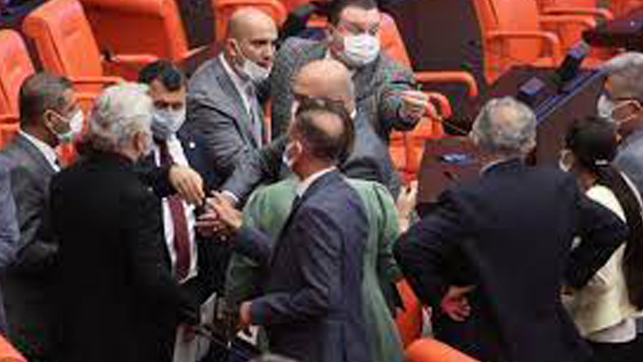Meclis’te 'yavşak' gerilimi: MHP ve HDP milletvekilleri birbirinin üzerine yürüdü