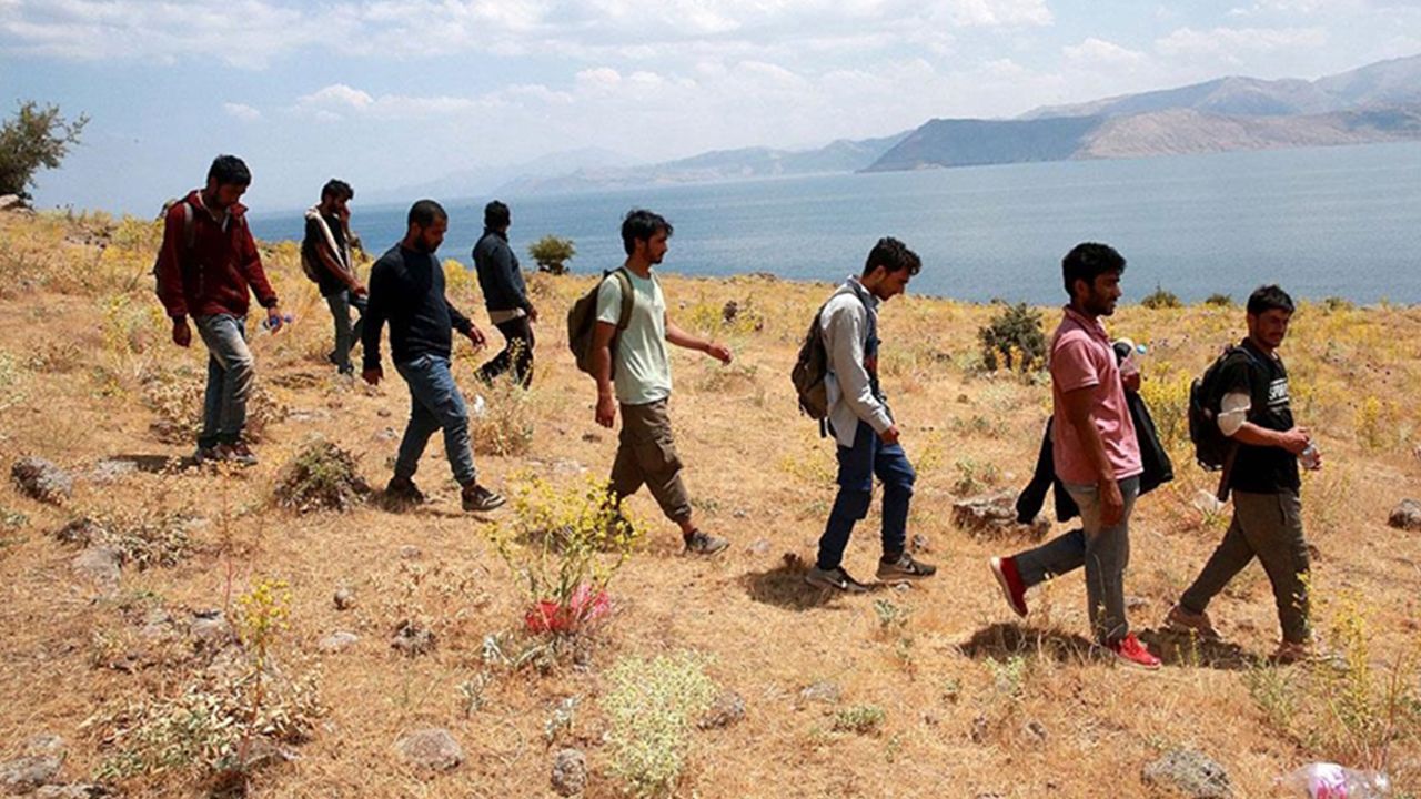 AKP’li Uslu: İran, göçmenleri ateş ederek bizim sınıra itiyormuş