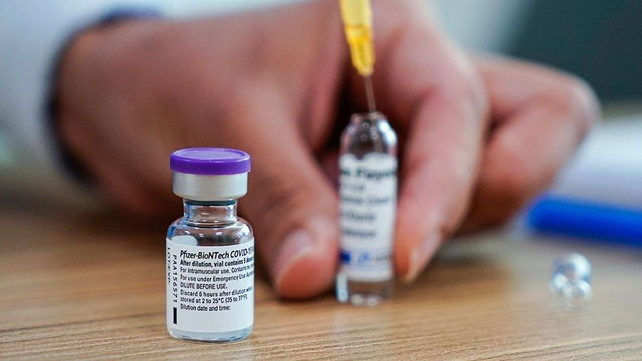 Pfizer aşı karşıtlarına savaş açtı: Sizin arkanızda bilim var