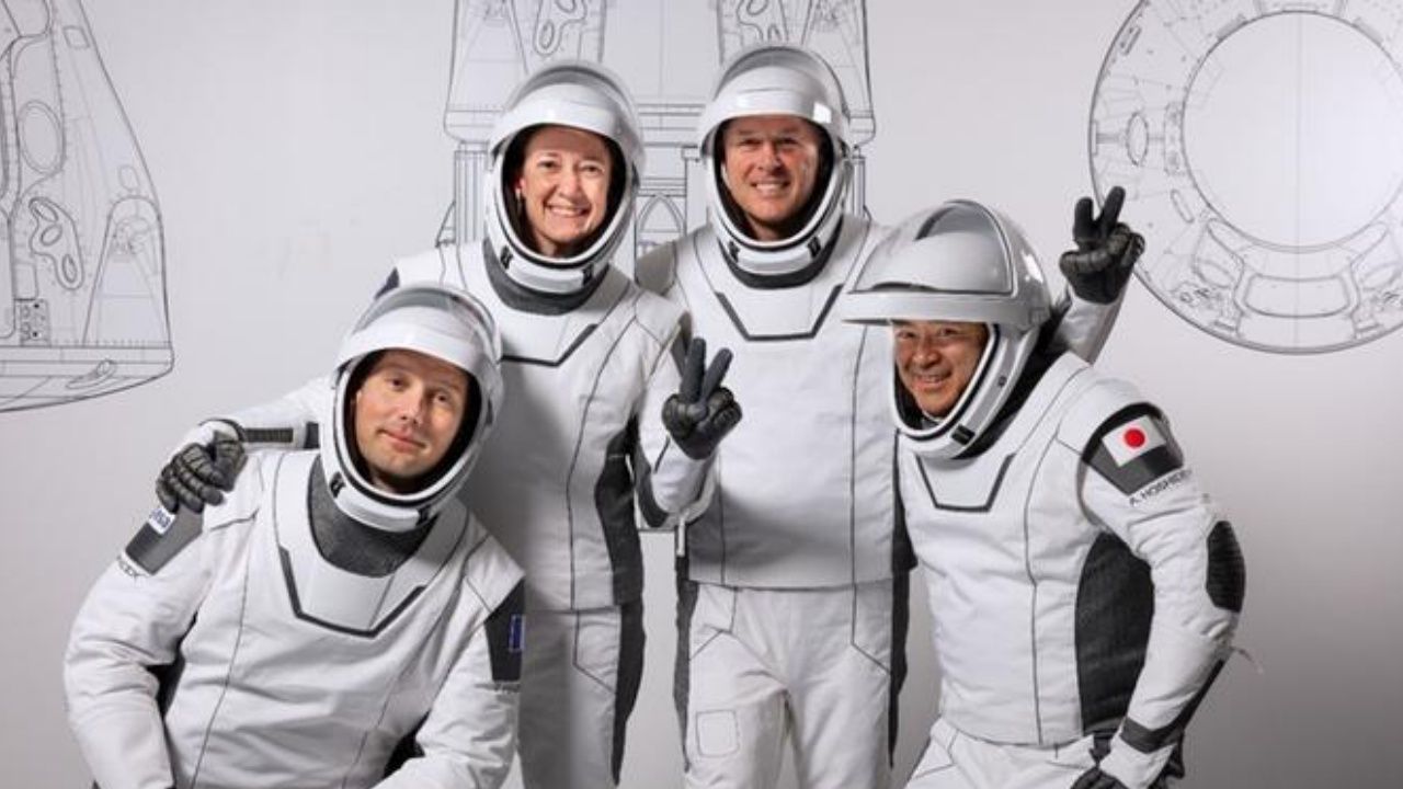 Crew-2 astronotlarının eve dönüşü ertelendi