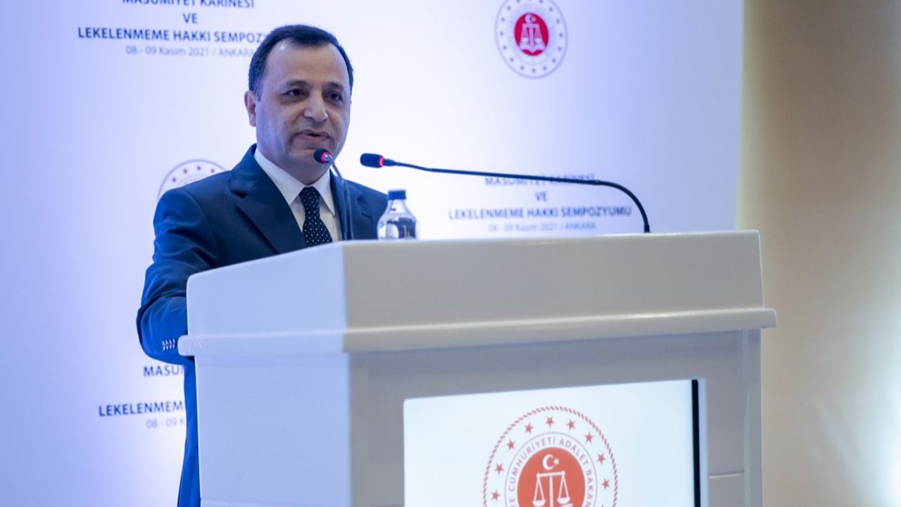 AYM Başkanı Arslan: Cübbeyle siyaset olmaz, cübbesiz yargılama da olmaz