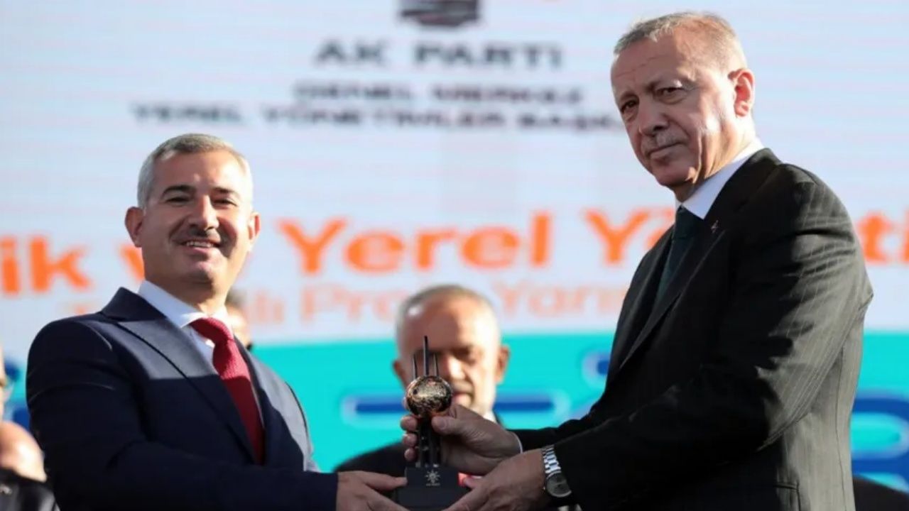 Gri pasaportla yurt dışına insan kaçıran başkanlara Erdoğan’dan ödül