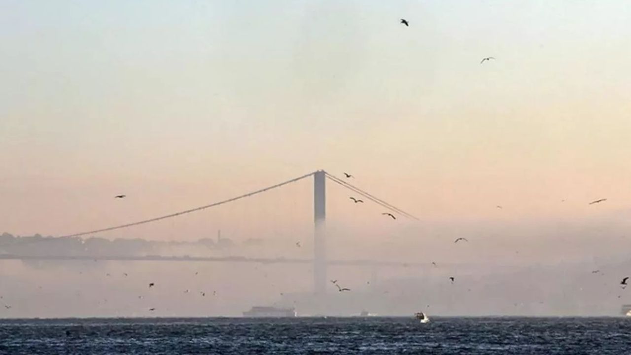 İstanbul Boğazı transit gemi geçişleri sis nedeniyle kapatıldı