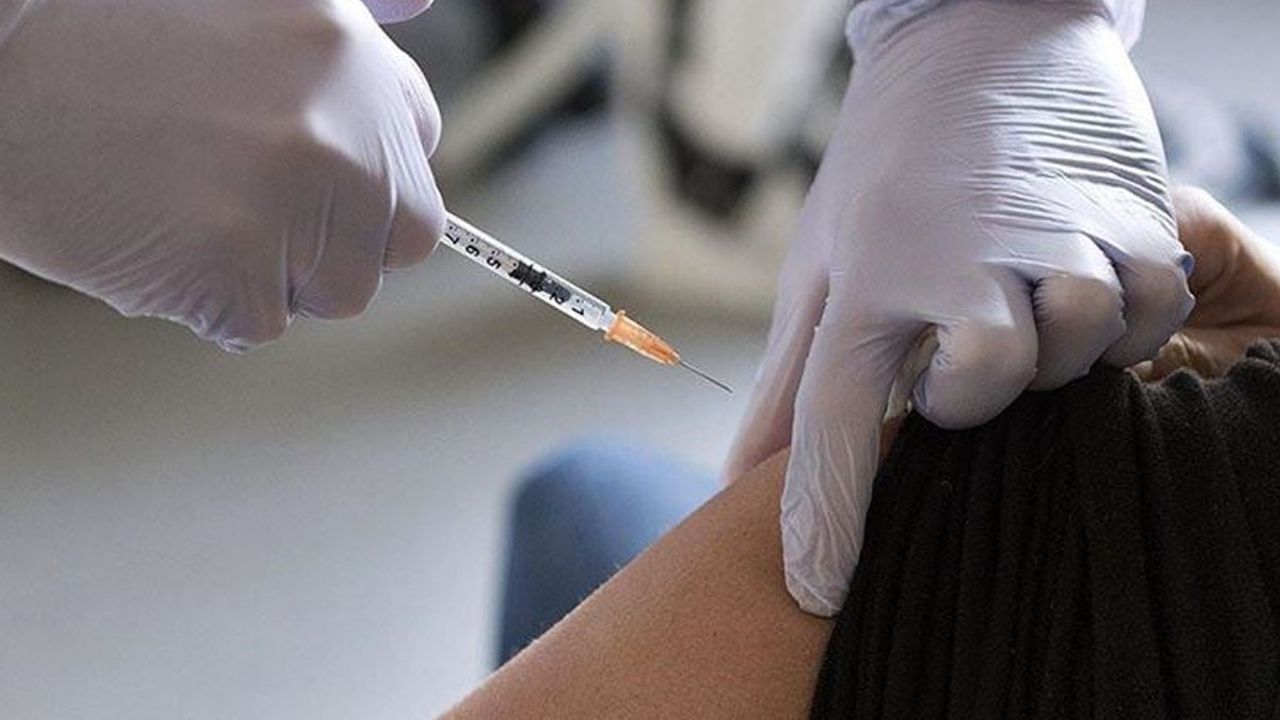 AB, seyahatlerde 9 ay içinde 3. doz Covid-19 aşısı olma şartı getiriyor