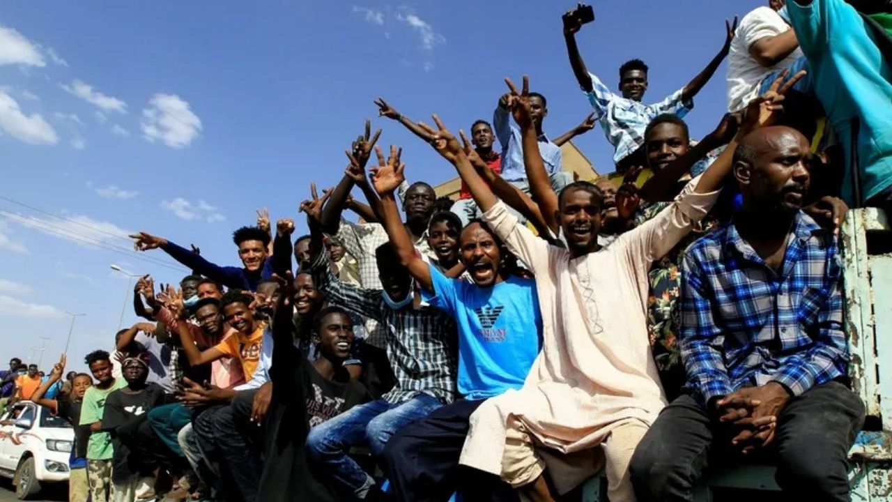 Sudan'da darbeye karşı iki günlük sivil itaatsizlik