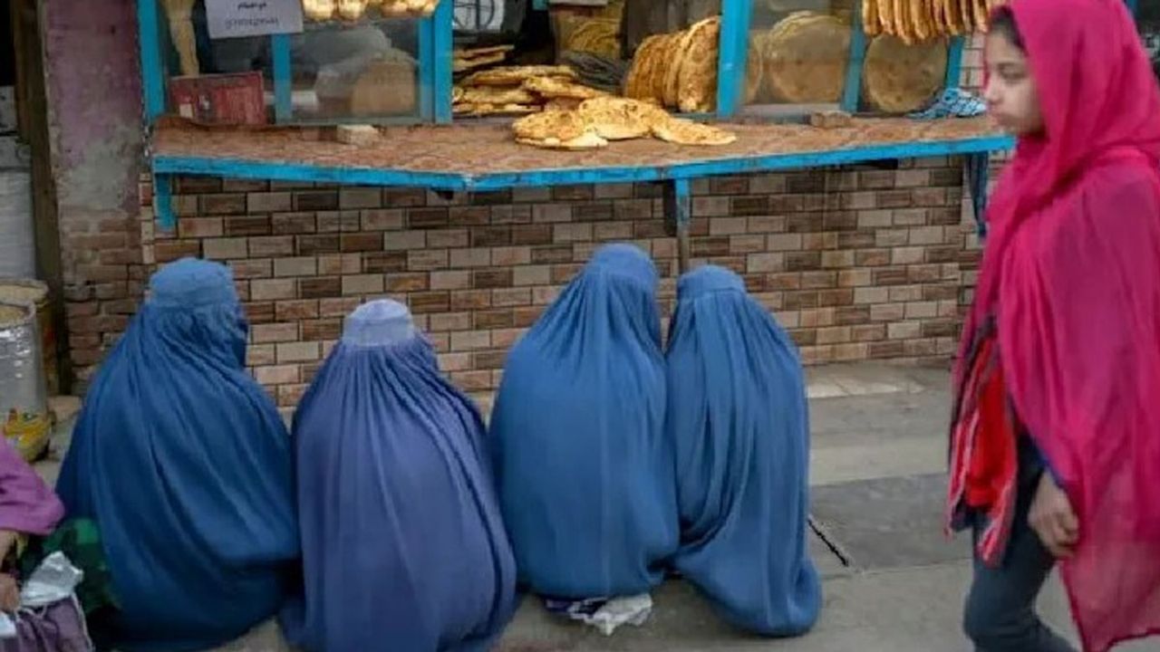 Taliban'ın kontrolündeki Afganistan'da yoksulluk: Aileler kız bebeklerini satıyor