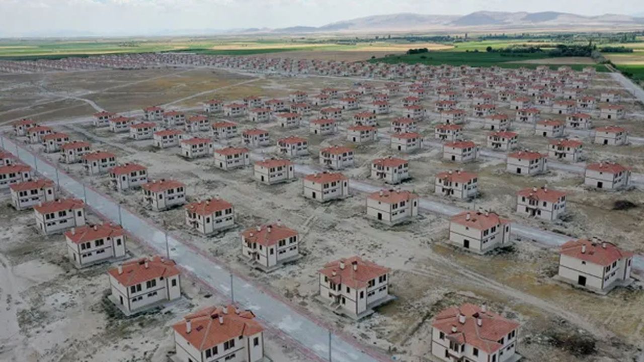 Konya'da baraj nedeniyle evleri sular altında kalacaklara TOKİ'den borç