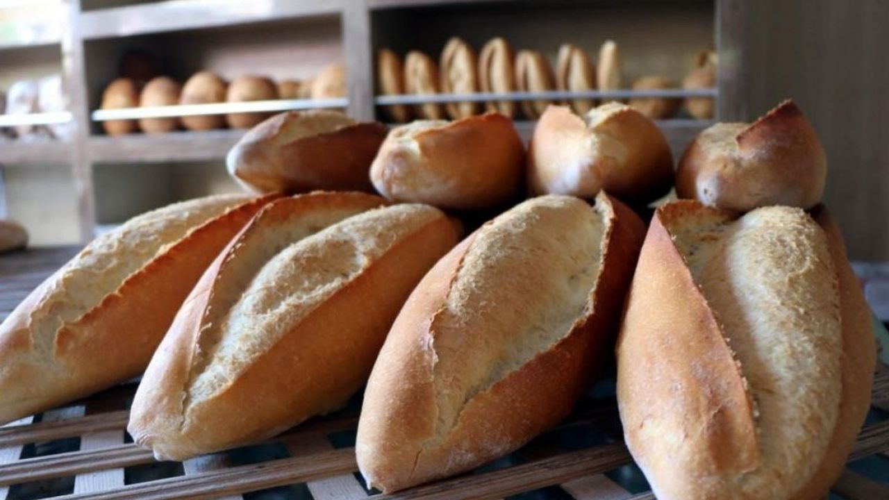 İzmir'de 210 gram ekmek, 4 lira oldu