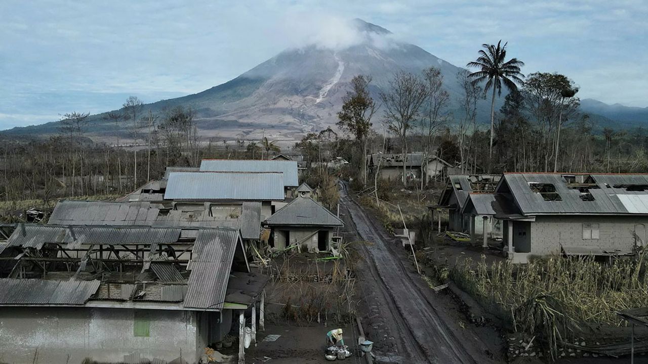 Endonezya'daki yanardağ patlamasında ölü sayısı 34'e çıktı