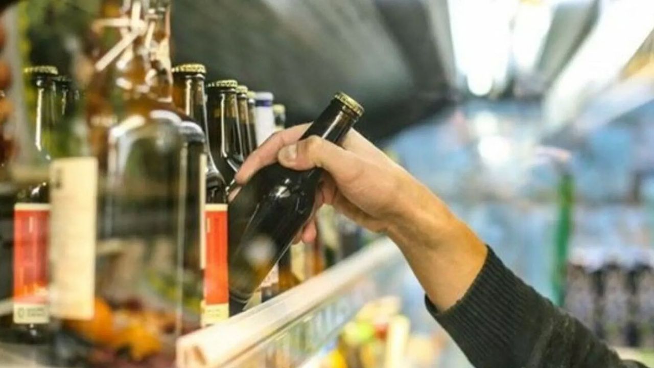 Alkollü içkide yeni düzenleme: Çok küçük ve büyük ambalajlı içki satışına yasak