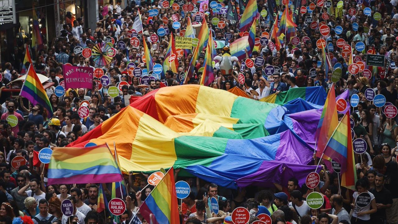 LGBTİ+’ların ailelerinden Soylu’ya tepki: Evlatlarımızın yanındayız