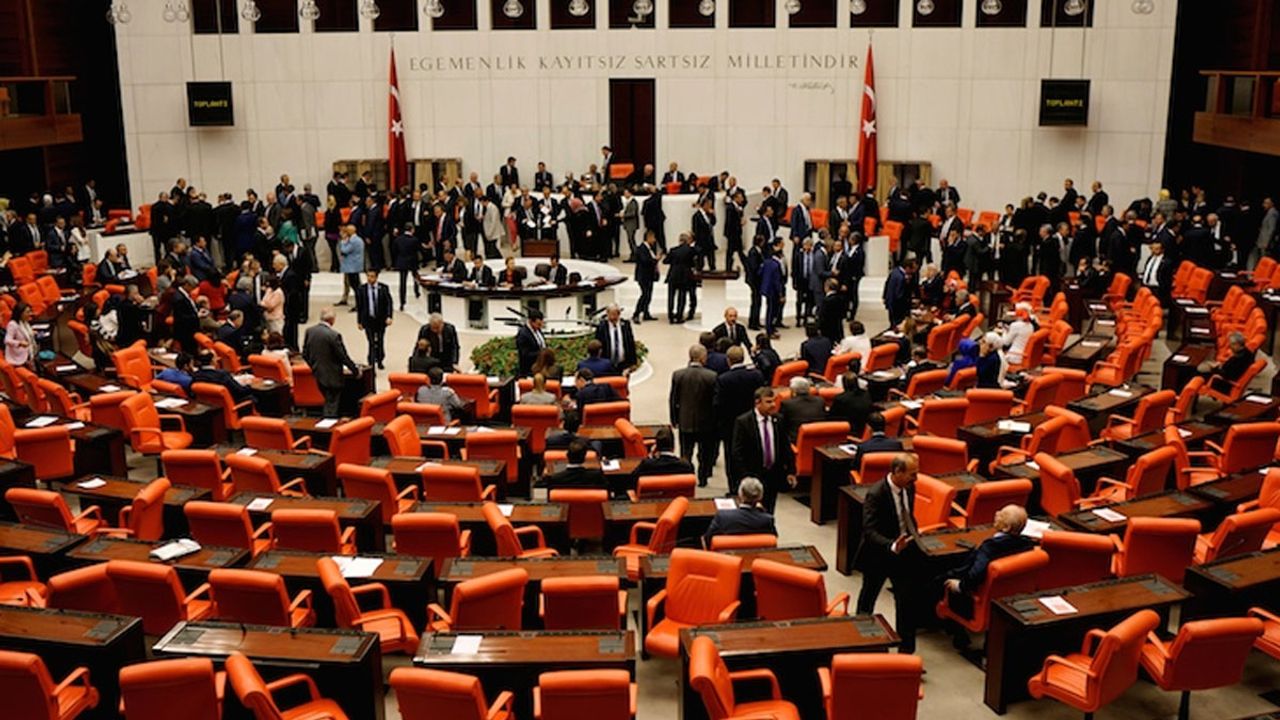 'Eşit temsiliyet' kanunu AKP ve MHP oylarıyla reddedildi