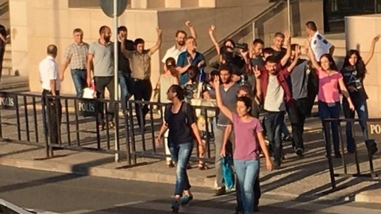 Özgür Gündem davasında 22 gazeteci beraat etti