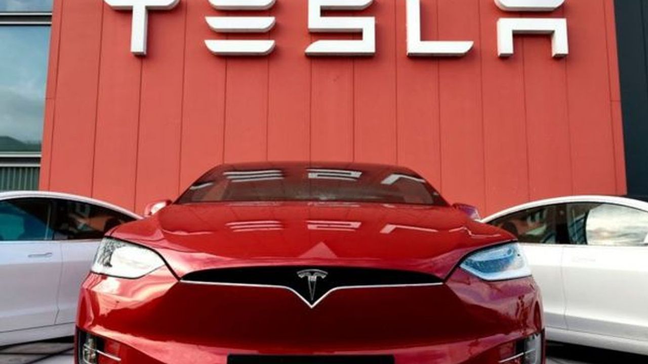 Tesla, arabayı beğenmeyen müşterilerine dava açtı