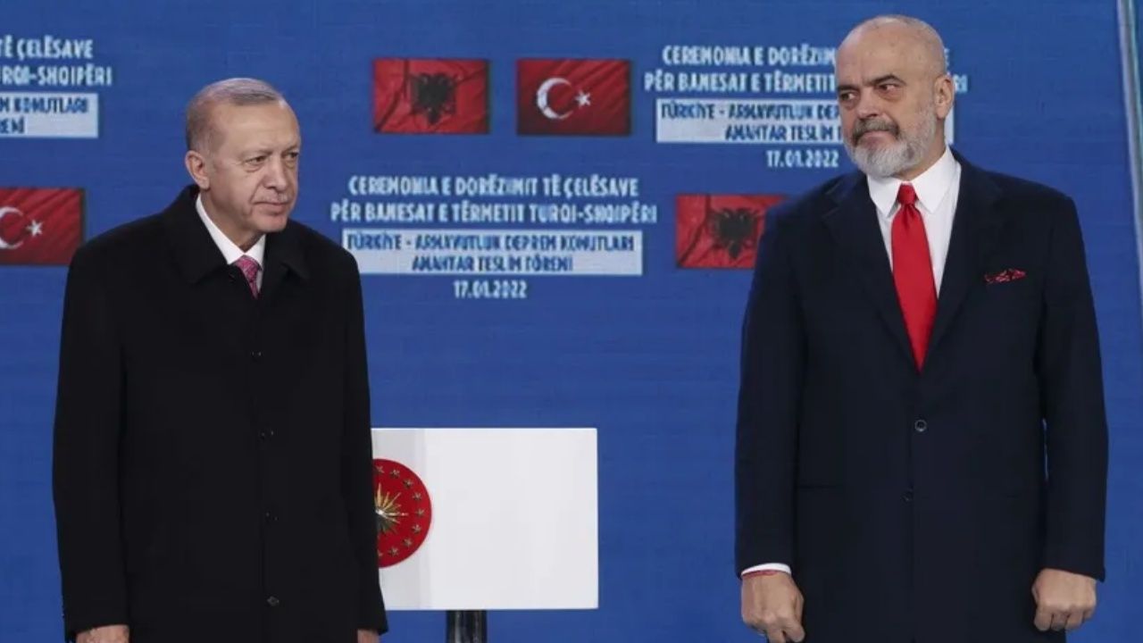 Erdoğan, TOKİ'nin Arnavutluk'ta yaptırdığı deprem konutlarını teslim etti