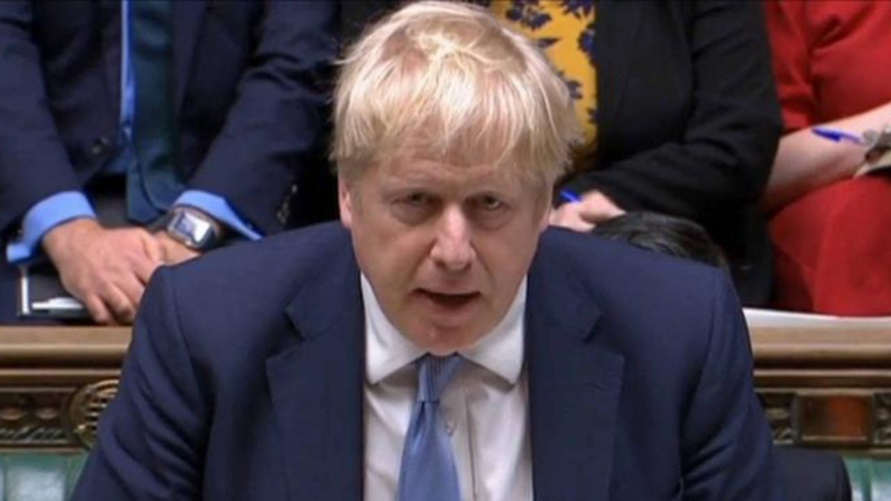 İngiltere'de Başbakan Johnson'a tepki gösteren Maliye Bakanı ve Sağlık Bakanı istifa etti