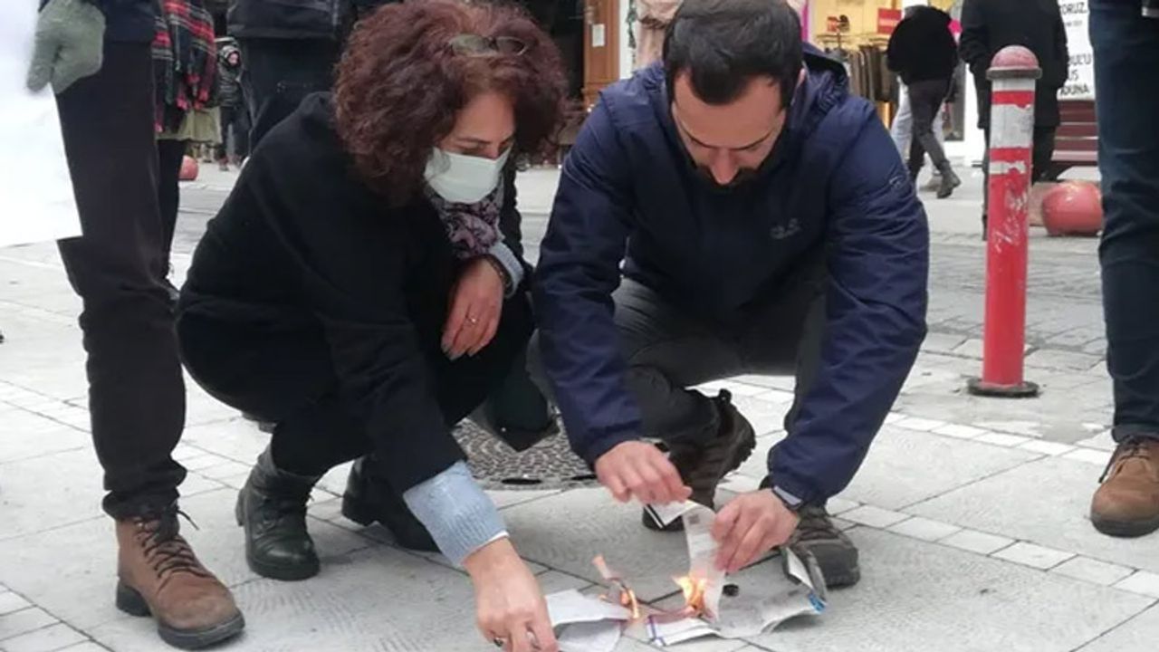 Kadıköy’de zam protestosu: Faturayı yaktık geri dönüş yok