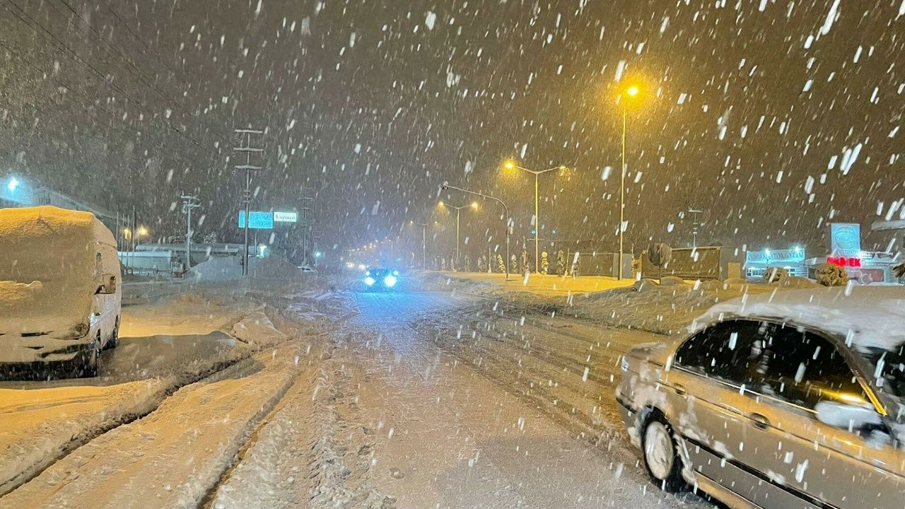 TEM'de kar mesaisi: İstanbul yönü ulaşıma kapatılacak