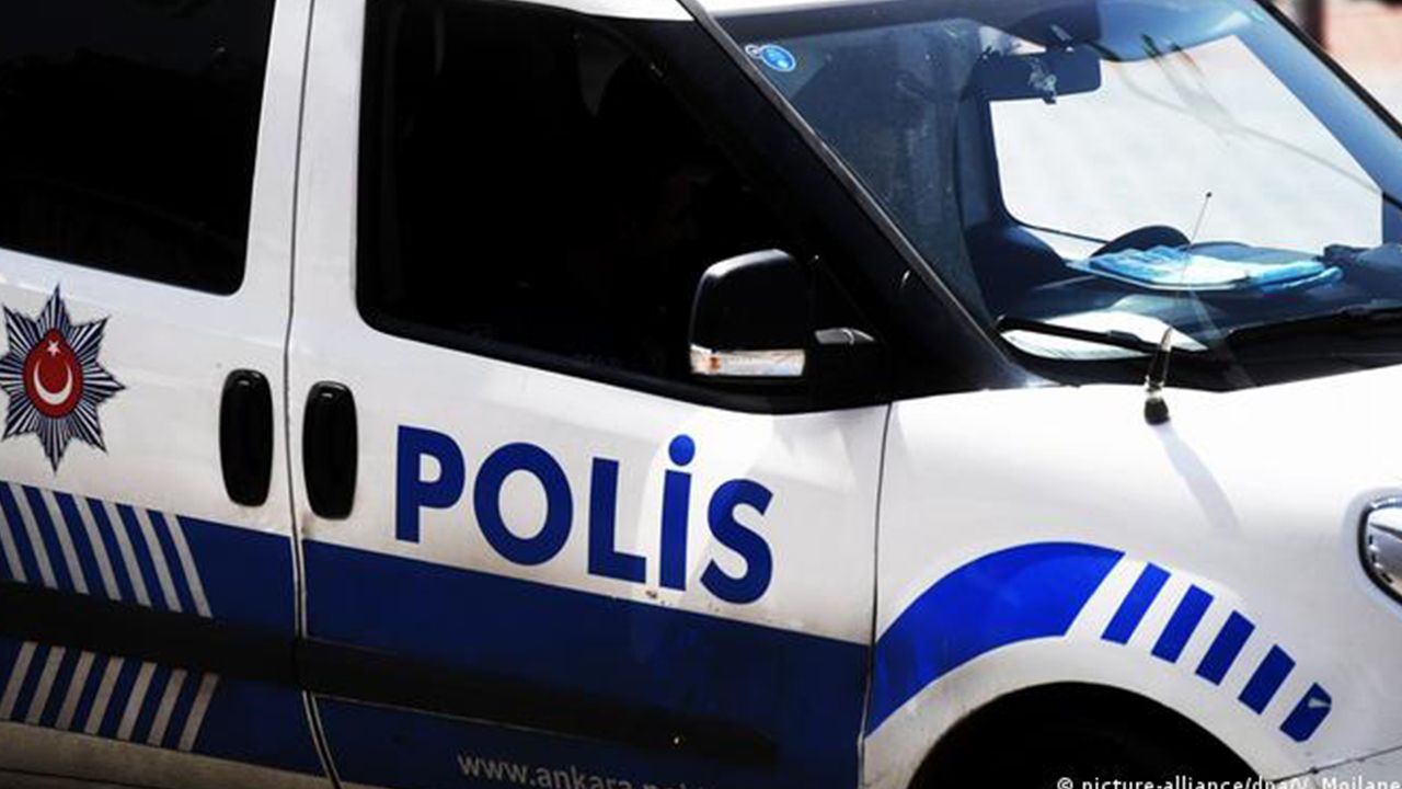 İzmir'de 'gizli oluşum' operasyonu: iki savcı ve AKP'liler gözaltında