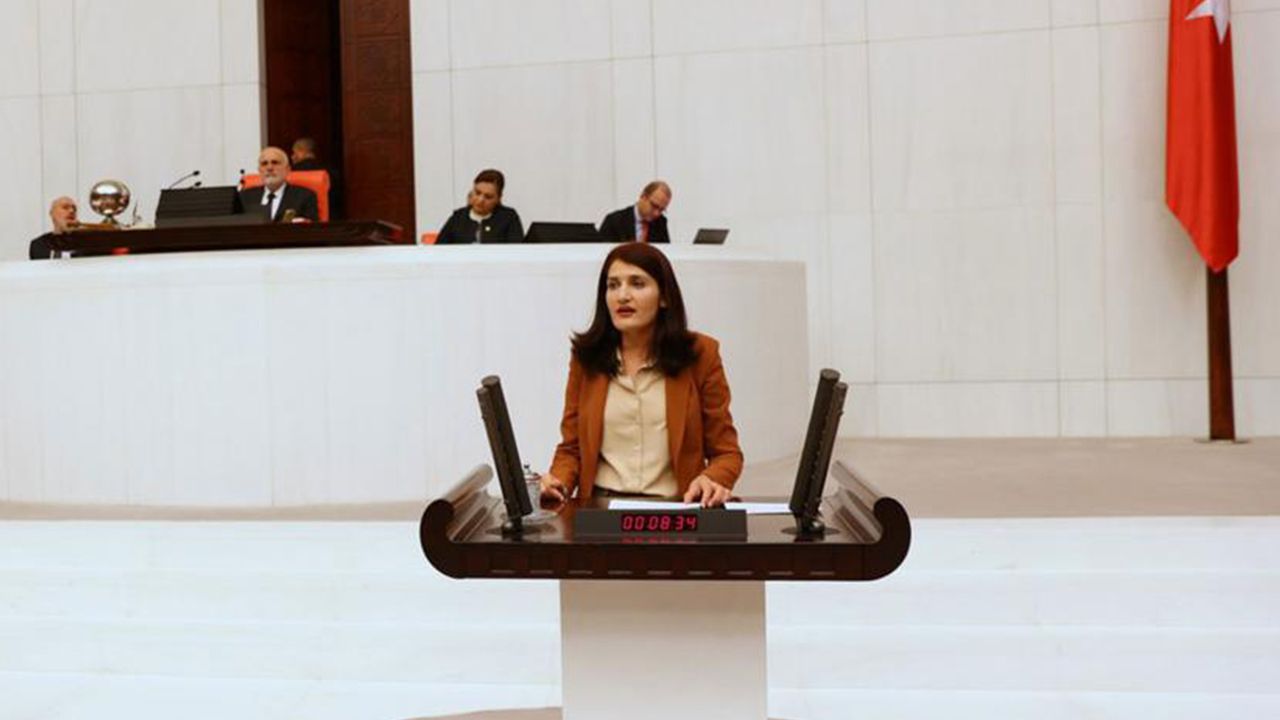 Dokunulmazlığı kaldırılan HDP'li Semra Güzel'in fezlekeleri başsavcılığa gönderildi