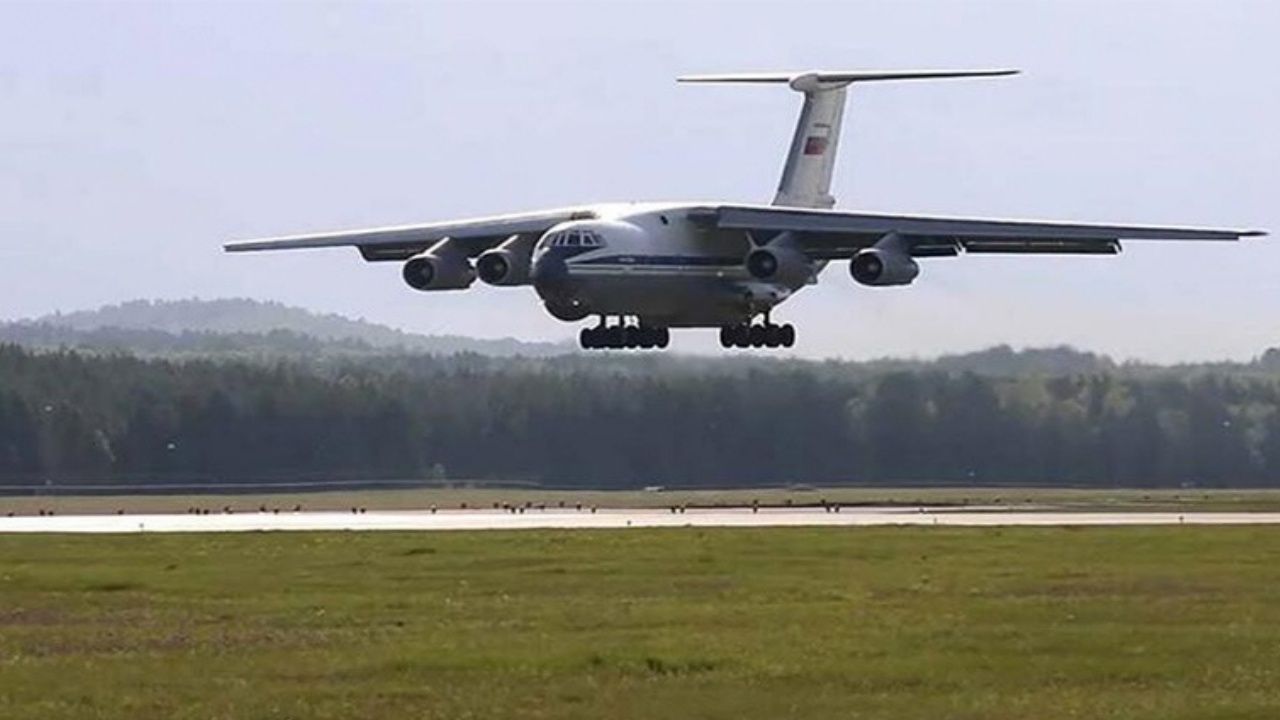 Dev kargo uçağıyla 50 tonluk dolar Rusya'ya taşındı