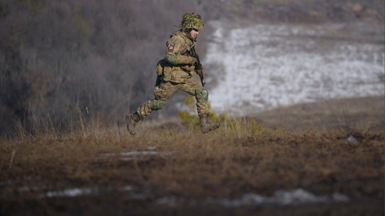 Rusya, yedek askerleri eğitime çağırdı; Ukrayna'daki ayrılıkçılar seferberlik ilan etti