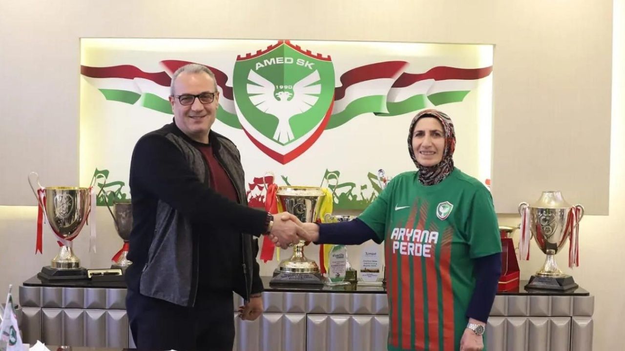 Amedspor'dan bir ilk: 54 yaşındaki kadın futbolcuyu transfer etti