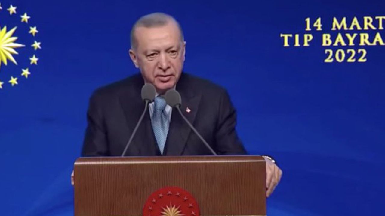 Erdoğan: Rabbim tüm hekimlerimizden ve sağlık çalışanlarımızdan razı olsun, yokluklarını göstermesin