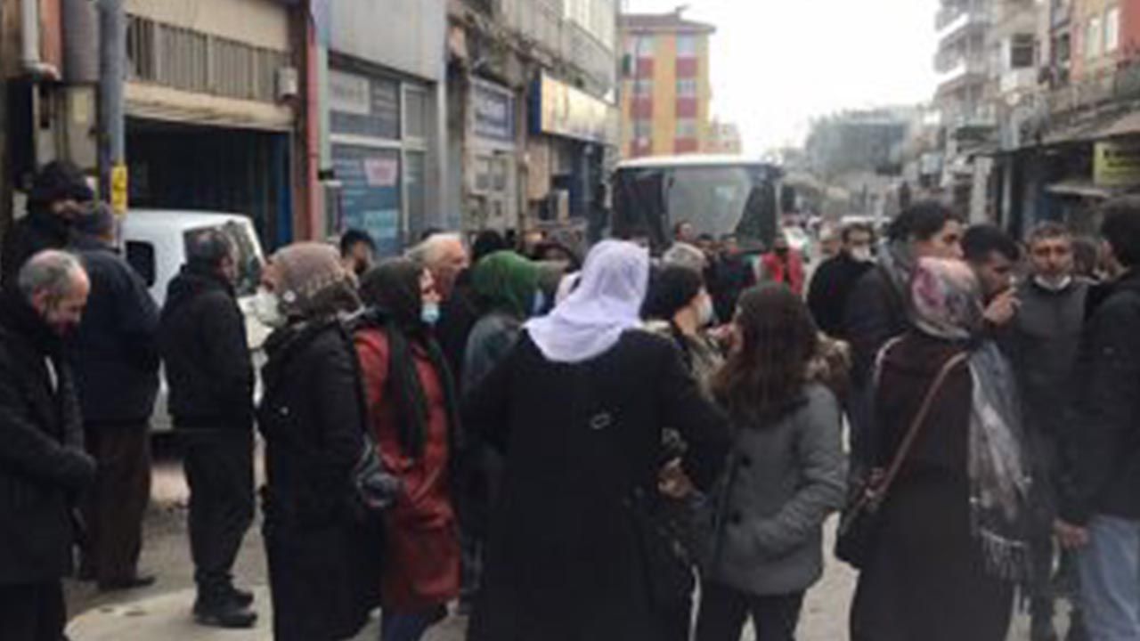 HDP Kartal ilçe binasına polis baskını