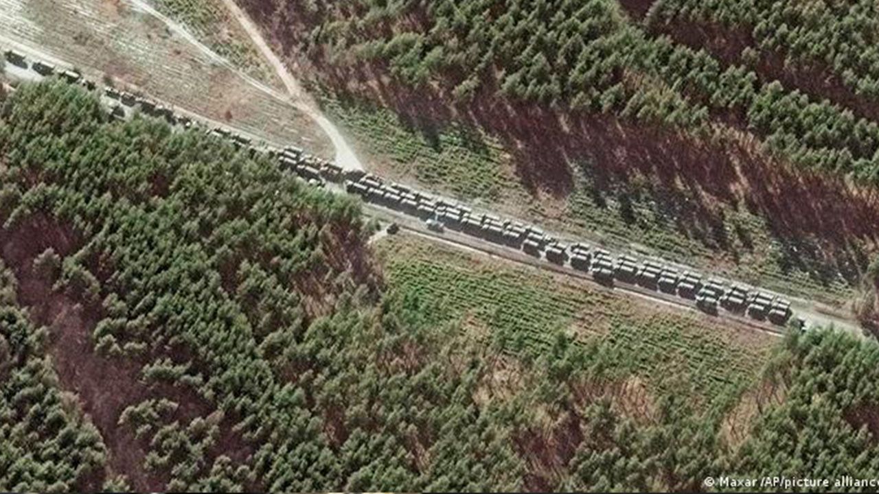 Uydu görüntüleri: Rus konvoyu Kiev’e ilerliyor