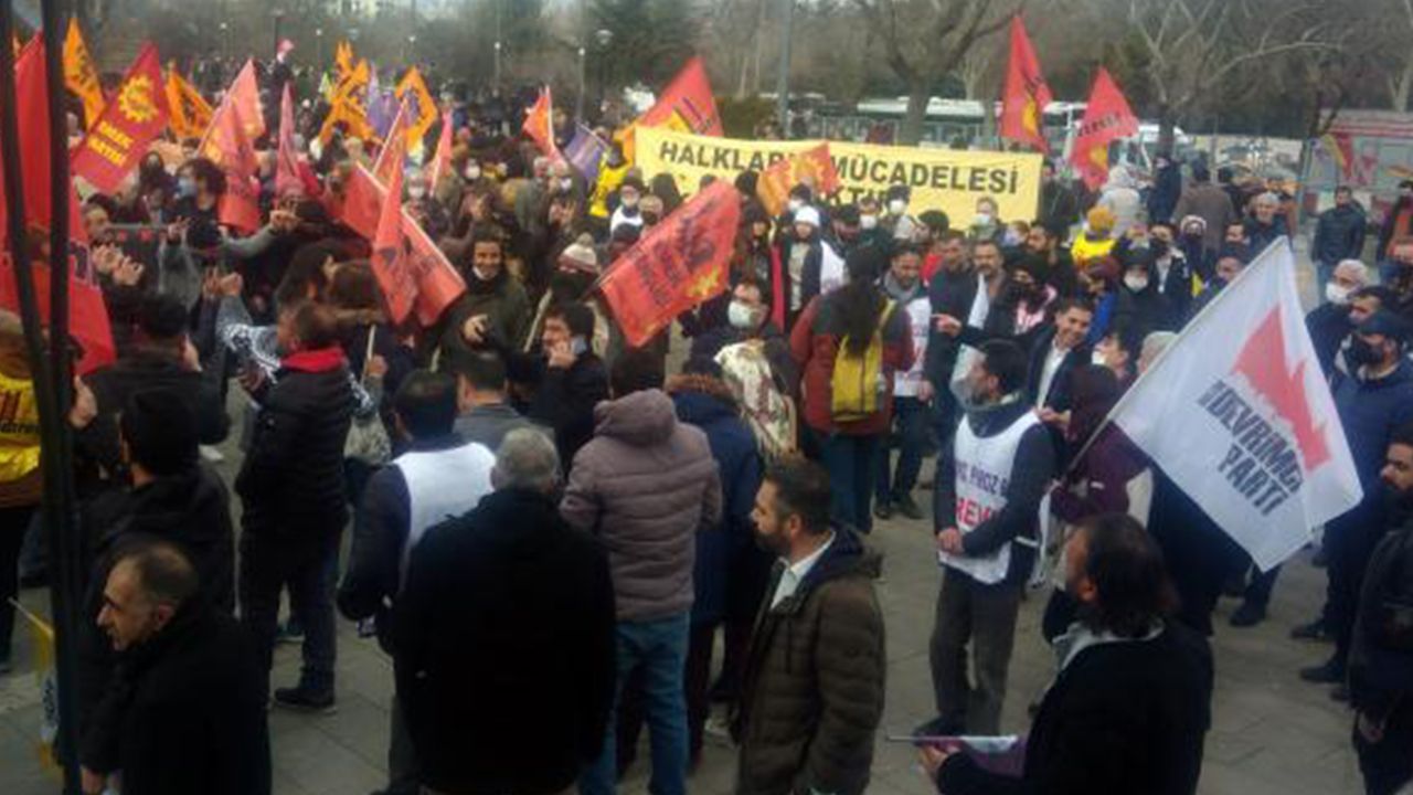Ankara'da Newroz ateşi "Savaşa karşı barış" denilerek yakıldı