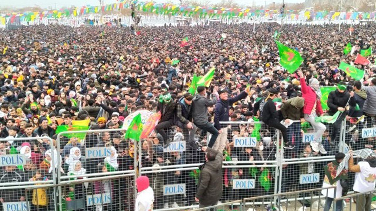 Newroz kutlamasına mesaj gönderen Chomsky: Kürtler gelecekteki tarihi şekillendirecek
