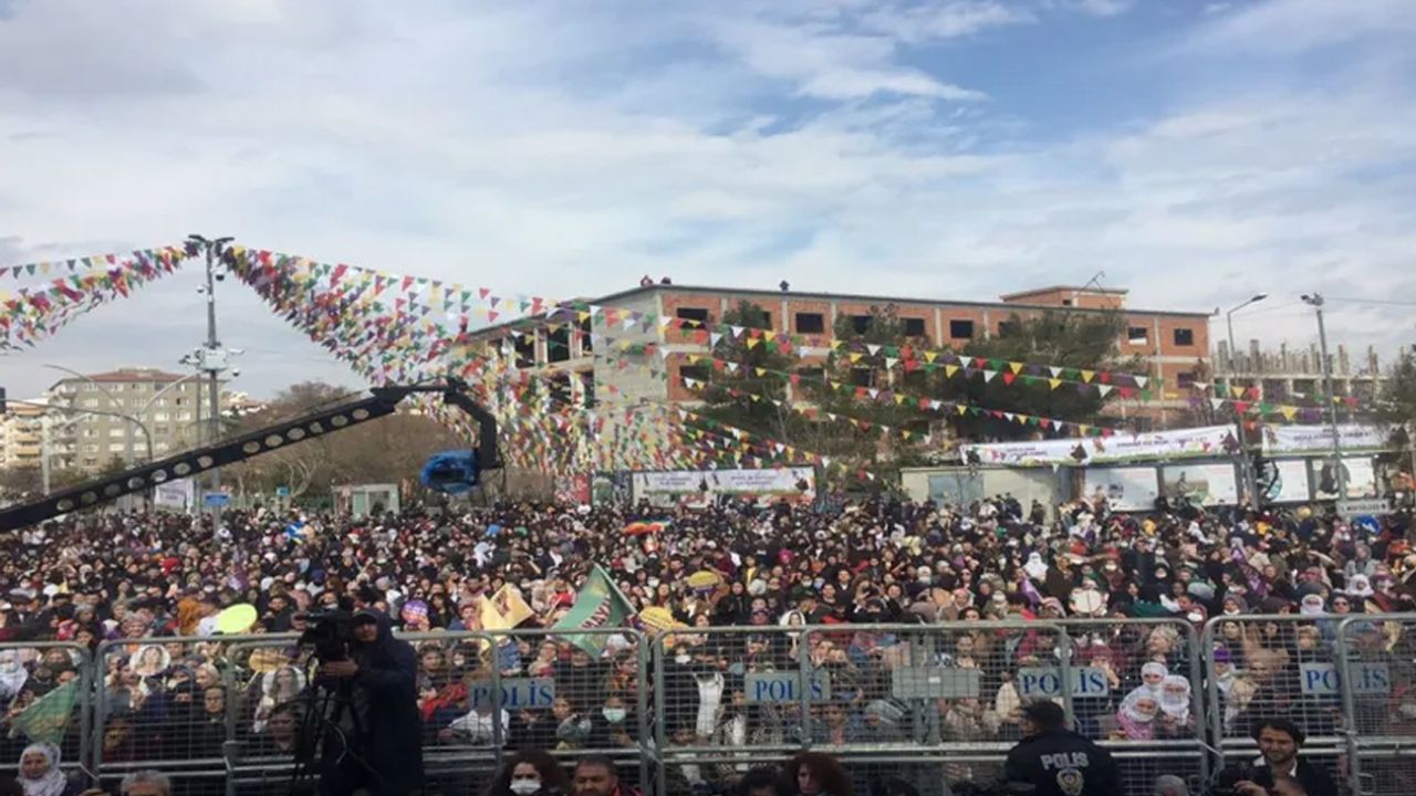 Diyarbakır'da 8 Mart mitingi: Aysel’in hafızası hafızamızdır