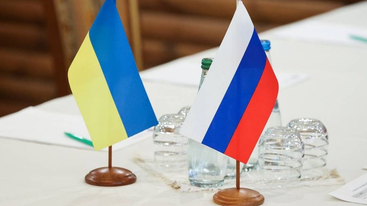 Rusya-Ukrayna heyetleri İstanbul'da görüştü: Ukrayna, 8 ülkenin garantör olmasını istedi