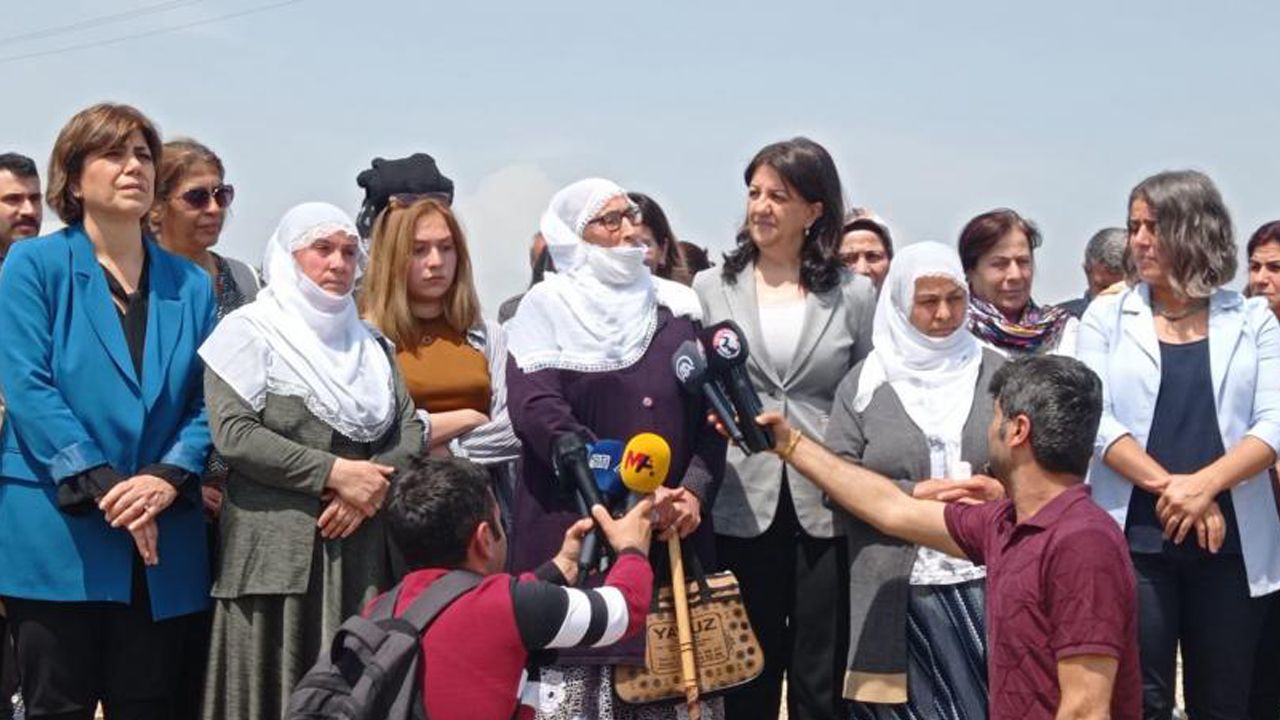 Diyarbakır ATK önündeki tutuklu yakınlarına destek veren HDP'li Buldan: İktidar baki değildir