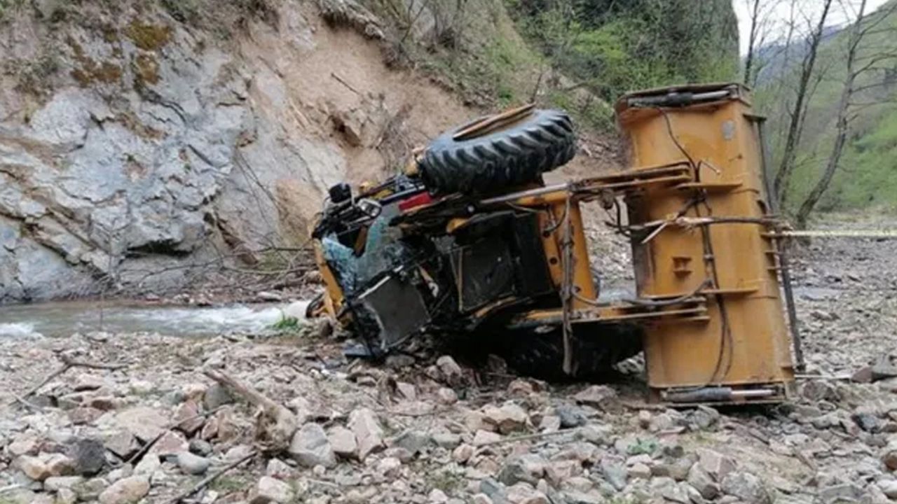 İş makinesi 50 metreden yuvarlandı: Operatör hayatını kaybetti