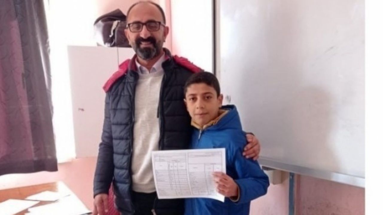 Öğrencileriyle Kürtçe konuşan öğretmene para cezası