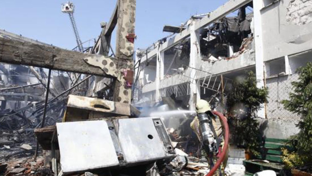 Tuzla'da fabrikada çıkan yangın sonrası patlama: 3 işçi hayatını kaybetti
