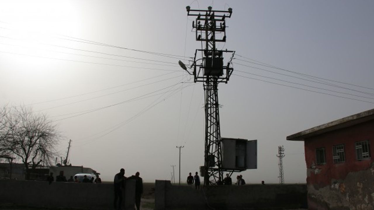 DEDAŞ trafoyu onarmıyor: Suruç'un Dewşen Mahallesi'nde 15 gündür elektrik ve su yok