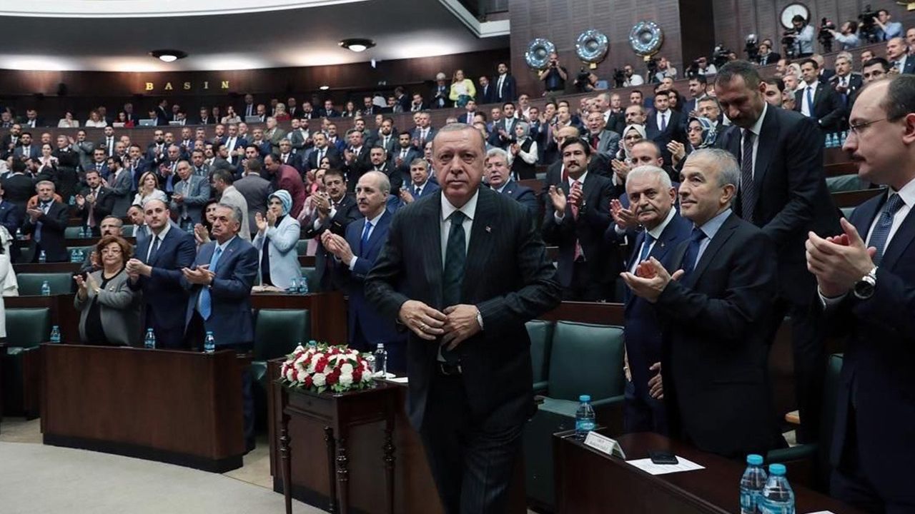 AKP milletvekilleri: Kararsız seçmen partiden uzak duruyor ama henüz bir yere gitmedi
