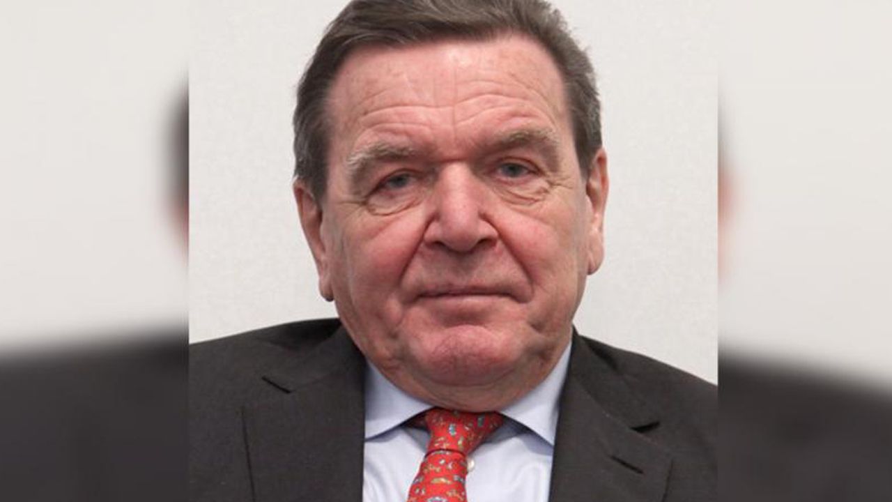 Almanya’da eski başbakan Schröder’in hakları Rusya’yla ilişkileri nedeniyle kısıtlandı