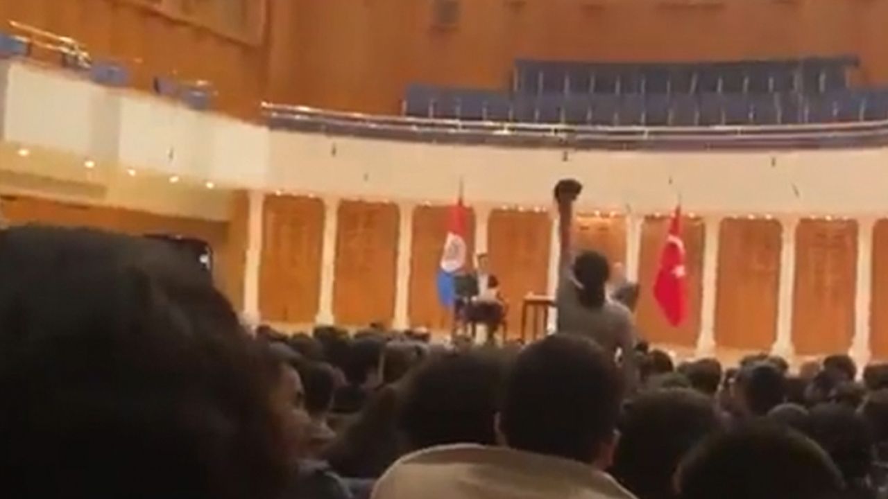 Ümit Özdağ Bilkent Üniversitesi’nde protesto edildi: Üniversitelerde ırkçılığa izin vermeyeceğiz